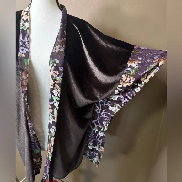 Do Everything In Love O/S Floral Trim Velvet Kimono Cardigan - Picture 2 of 8